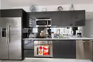 31 SE 6th St, Miami, FL 33131 - Photo 3