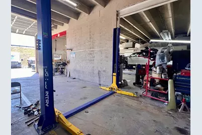 Body Shop Business For Sale, Hialeah, FL 33014 - Photo 3