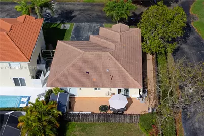 5717 NW 102nd Pl, Doral, FL 33178 - Photo 23