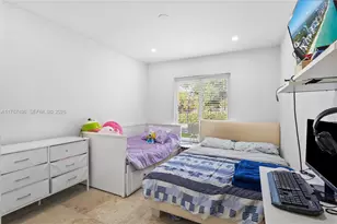 5717 NW 102nd Pl, Doral, FL 33178 - Photo 17