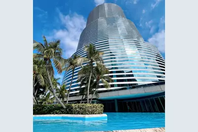 100 SE 2 St #2000, Miami, FL 33131 - Photo 1