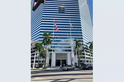 100 SE 2 St #2000, Miami, FL 33131 - Photo 3
