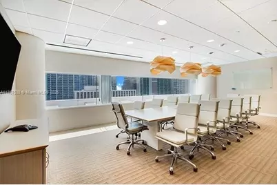 100 SE 2 St #2000, Miami, FL 33131 - Photo 5