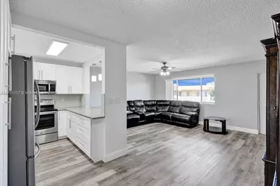 700 Village Green Ct #319, Palm Springs, FL 33461 - Photo 3