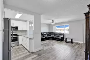 700 Village Green Ct, Palm Springs, FL 33461 - Photo 3