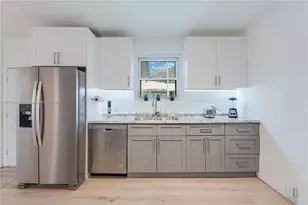820 SW 26th Rd, Miami, FL 33129 - Photo 3