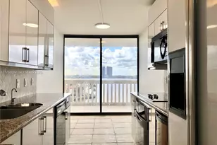 1000 W Island Blvd, Aventura, FL 33160 - Photo 25