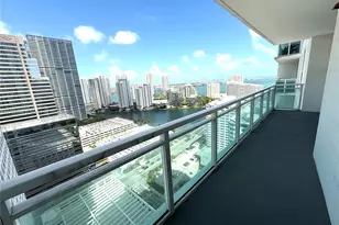 950 Brickell Bay Dr, Florida City, FL 33131 - Photo 17