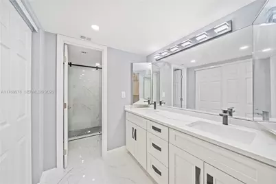 1001 Colony Point Cir #114, Pembroke Pines, FL 33026 - Photo 11