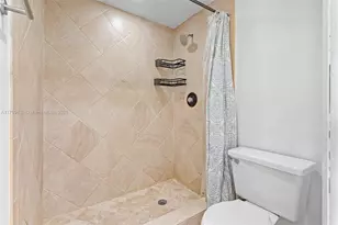 915 NE 199th St, Miami, FL 33179 - Photo 23