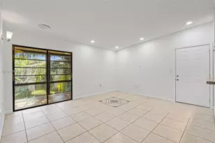 915 NE 199th St, Miami, FL 33179 - Photo 5