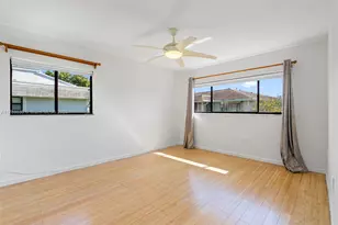 915 NE 199th St, Miami, FL 33179 - Photo 27