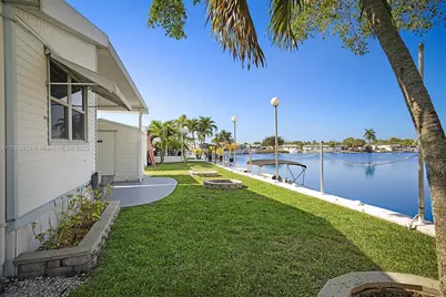 102 Lake Shore Dr, Pembroke Park, FL 33009 - Photo 3