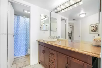 3475 N Country Club Dr #818, Aventura, FL 33180 - Photo 17
