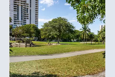 3475 N Country Club Dr #818, Aventura, FL 33180 - Photo 23