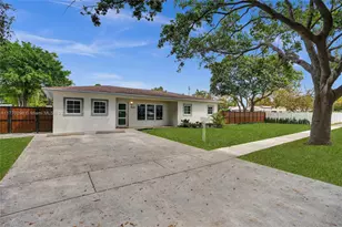 2125 Alamanda Dr, North Miami, FL 33181 - Photo 5