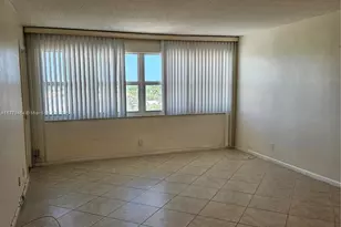 330 SE 2nd St, Hallandale Beach, FL 33009 - Photo 15