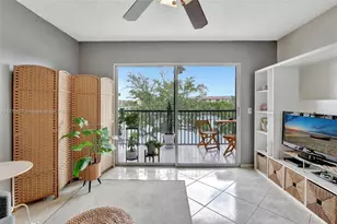 13701 SW 12th St, Pembroke Pines, FL 33027 - Photo 5