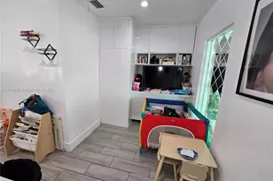 1011 NW 64th St, Miami, FL 33150 - Photo 15