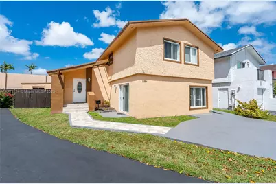 1007 NW 106th Ave Cir, Miami, FL 33172 - Photo 9