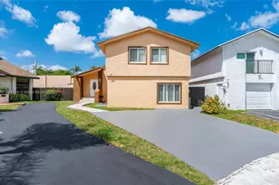 1007 NW 106th Ave Cir, Miami, FL 33172 - Photo 3