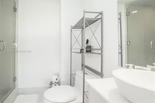 650 NE 32nd St, Miami, FL 33137 - Photo 11