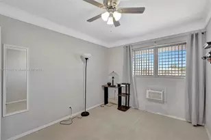 1012 SW 11th St, Hallandale Beach, FL 33009 - Photo 7