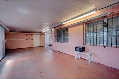 390 E 44th St, Hialeah, FL 33013 - Photo 25