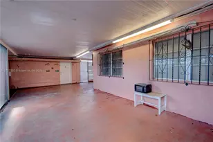 390 E 44th St, Hialeah, FL 33013 - Photo 25