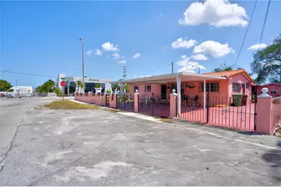390 E 44th St, Hialeah, FL 33013 - Photo 37