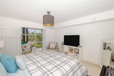 6423 Collins Ave #309, Miami Beach, FL 33141 - Photo 25