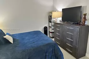 8920 Palm Tree Ln, Pembroke Pines, FL 33024 - Photo 23