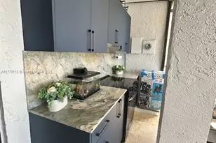 8920 Palm Tree Ln, Pembroke Pines, FL 33024 - Photo 15