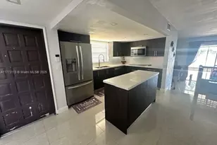 8920 Palm Tree Ln, Pembroke Pines, FL 33024 - Photo 7