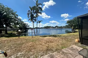 8920 Palm Tree Ln, Pembroke Pines, FL 33024 - Photo 19