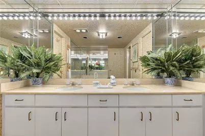 10175 Collins Ave #1401 & 1402 (Double), Bal Harbour, FL 33154 - Photo 17
