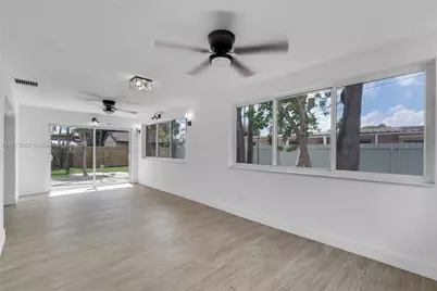 5354 W 9th Ave, Hialeah, FL 33012 - Photo 11