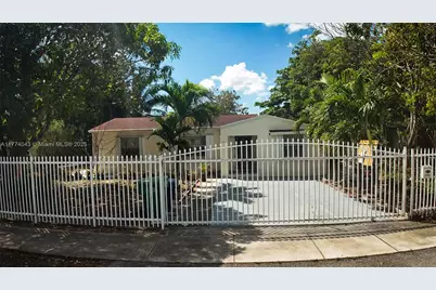 596 NW 109th St, Miami, FL 33168 - Photo 3