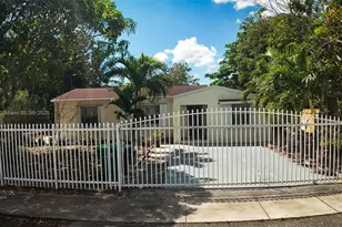 596 NW 109th St, Miami, FL 33168 - Photo 3