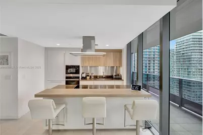 1000 Brickell Plz #2812, Miami, FL 33131 - Photo 9