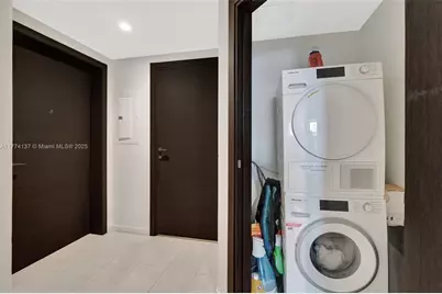 1000 Brickell Plz #2812, Miami, FL 33131 - Photo 27