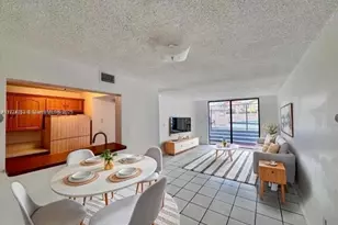 9678 Fontainebleau Blvd, Miami, FL 33172 - Photo 3