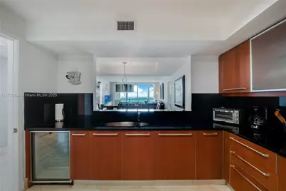 1331 Brickell Bay Dr #2605, Miami, FL 33131 - Photo 9