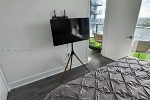 121 NE 34th St, Miami, FL 33137 - Photo 17