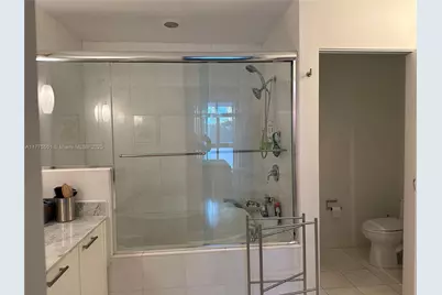 2001 Meridian Ave #309, Miami Beach, FL 33139 - Photo 13