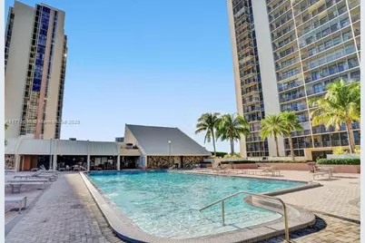 20335 W Country Club Dr #905, Aventura, FL 33180 - Photo 13