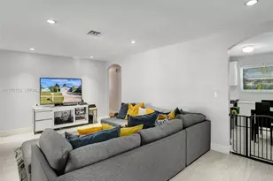 217 SE 5th St, Dania Beach, FL 33004 - Photo 9