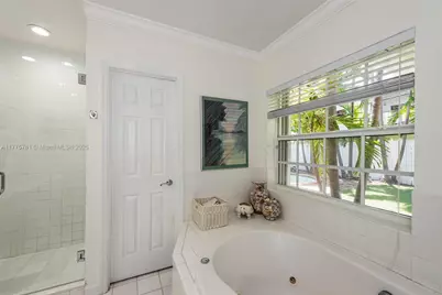 250 Greenwood Drive, Key Biscayne, FL 33149 - Photo 15