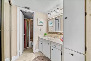 901 Colony Point Cir, Pembroke Pines, FL 33026 - Photo 17