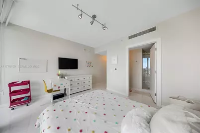 17001 E Collins Ave #1805, Sunny Isles Beach, FL 33160 - Photo 29